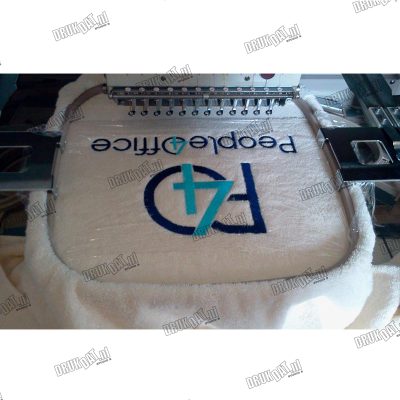 Werkvoorbeeld Borduren – Handdoek People 4 Office Logo 1