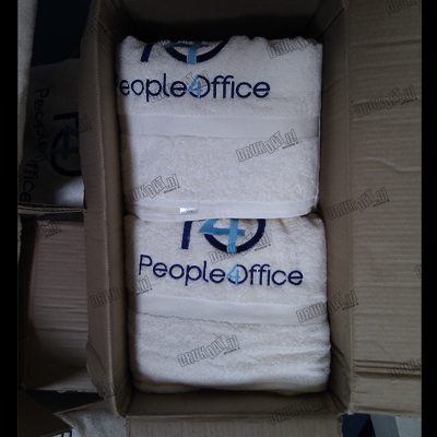Werkvoorbeeld Borduren – Handdoek People 4 Office Logo 1b